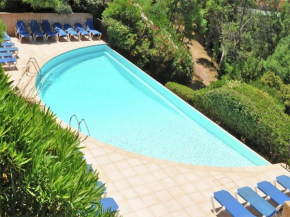 Гостиница Lovely Holiday Home in Th oule sur Mer with Pool  Теуль-Сюр-Мер
